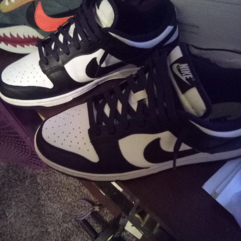 Black and white Nike dunks